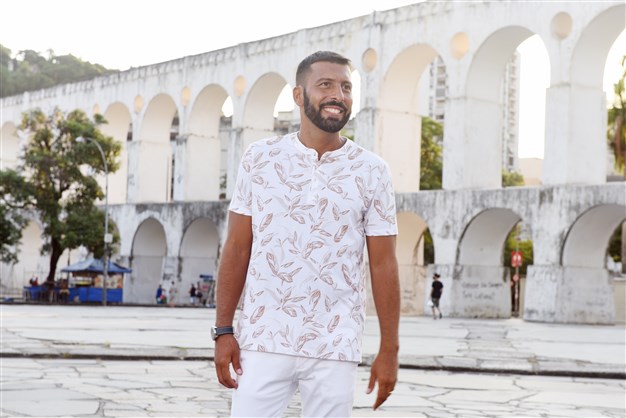 Cantor e compositor Ciraninho lança o programa "Samba & Futebol" no YouTube