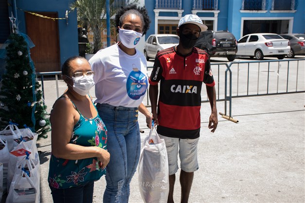 Distribuição de quentinhas e cestas de alimentos marca encerramento da campanha Natal Portelense 