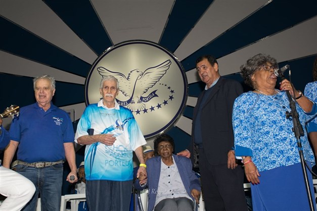 Carlos Monte e João Baptista Vargens são homenageados pela diretoria da Portela