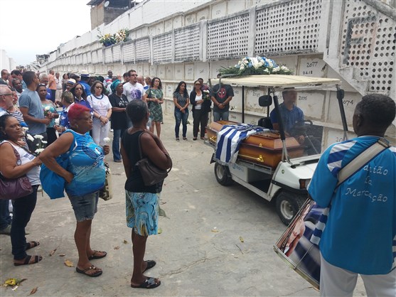 Corpo do baluarte Casquinha é sepultado no Cemitério de Irajá