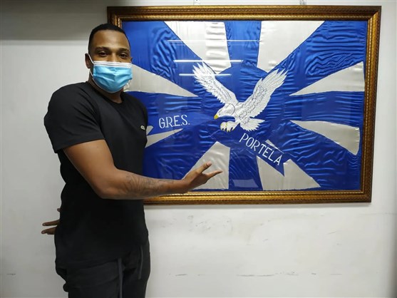 De volta às origens! Vinicius Jesus assume posto de terceiro mestre-sala na Portela