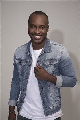 Thiaguinho faz show na quadra da Portela neste sábado