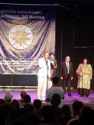 Coordenador de Destaques da Portela é homenageado durante premiação em São Paulo