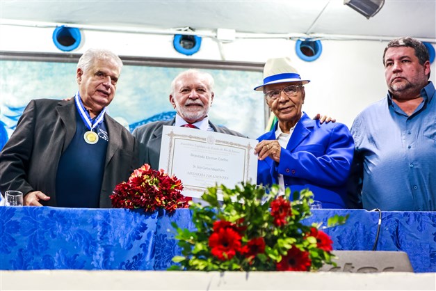 Luis Carlos Magalhães recebe a Medalha Tiradentes em solenidade histórica na Portelinha