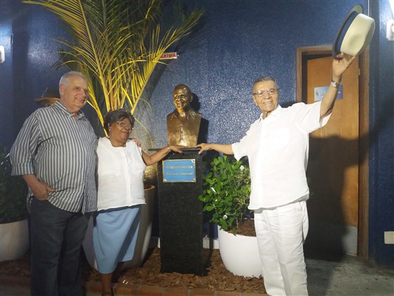 Emoção marca cerimônia de inauguração do busto de Falcon na Portela