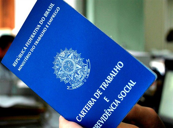 Ministério do Trabalho e Emprego vai emitir carteiras profissionais na terça, na quadra da Portela