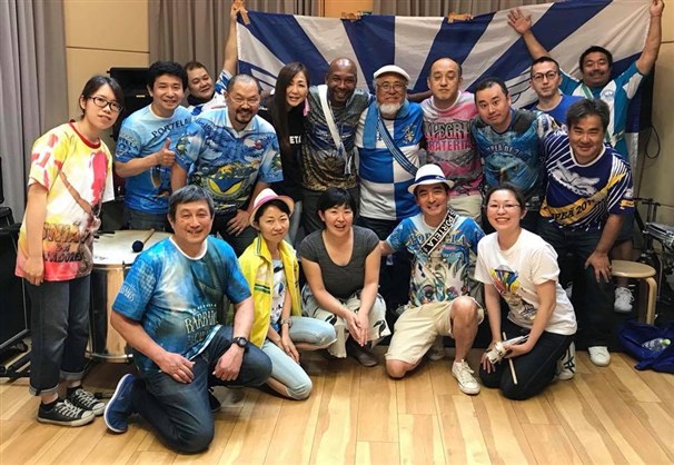 Mestre de bateria da Portela comanda oficinas de percussão no Japão