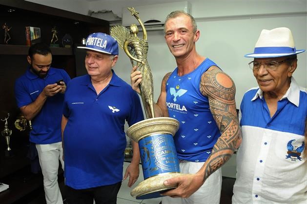 Presidente Luis Carlos Magalhães fala sobre a saída do carnavalesco Paulo Barros
